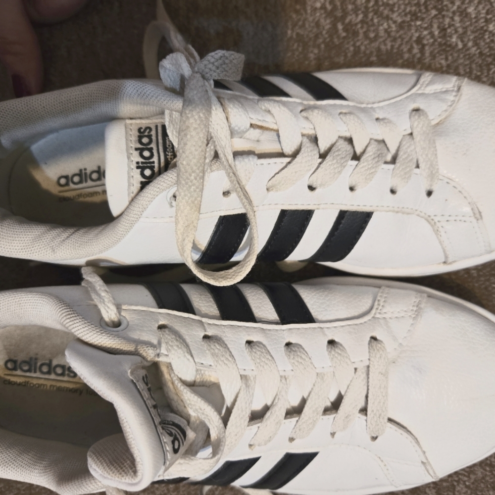 7.5 womans Adidas